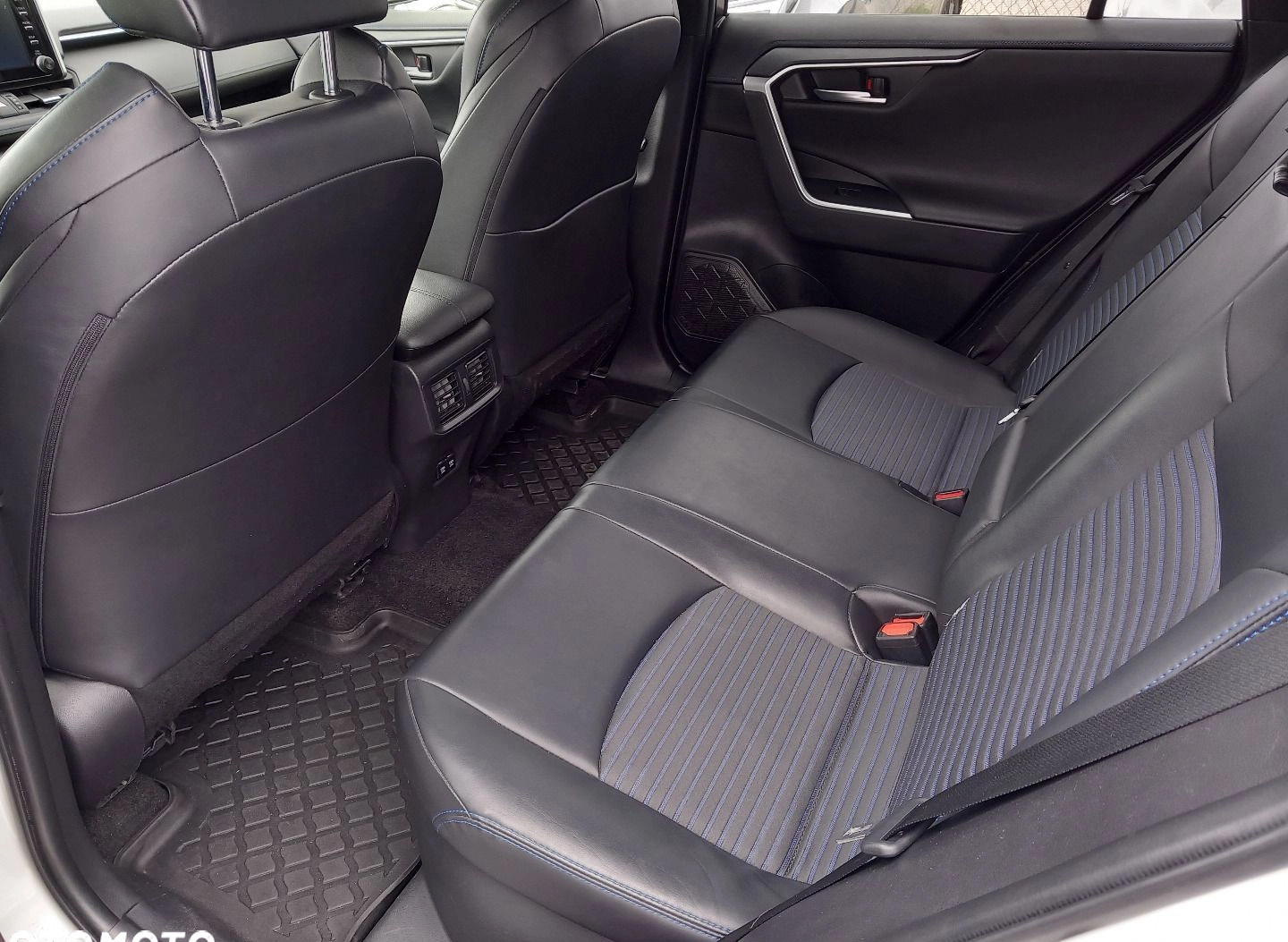 Toyota RAV4 cena 142900 przebieg: 66363, rok produkcji 2019 z Niepołomice małe 529